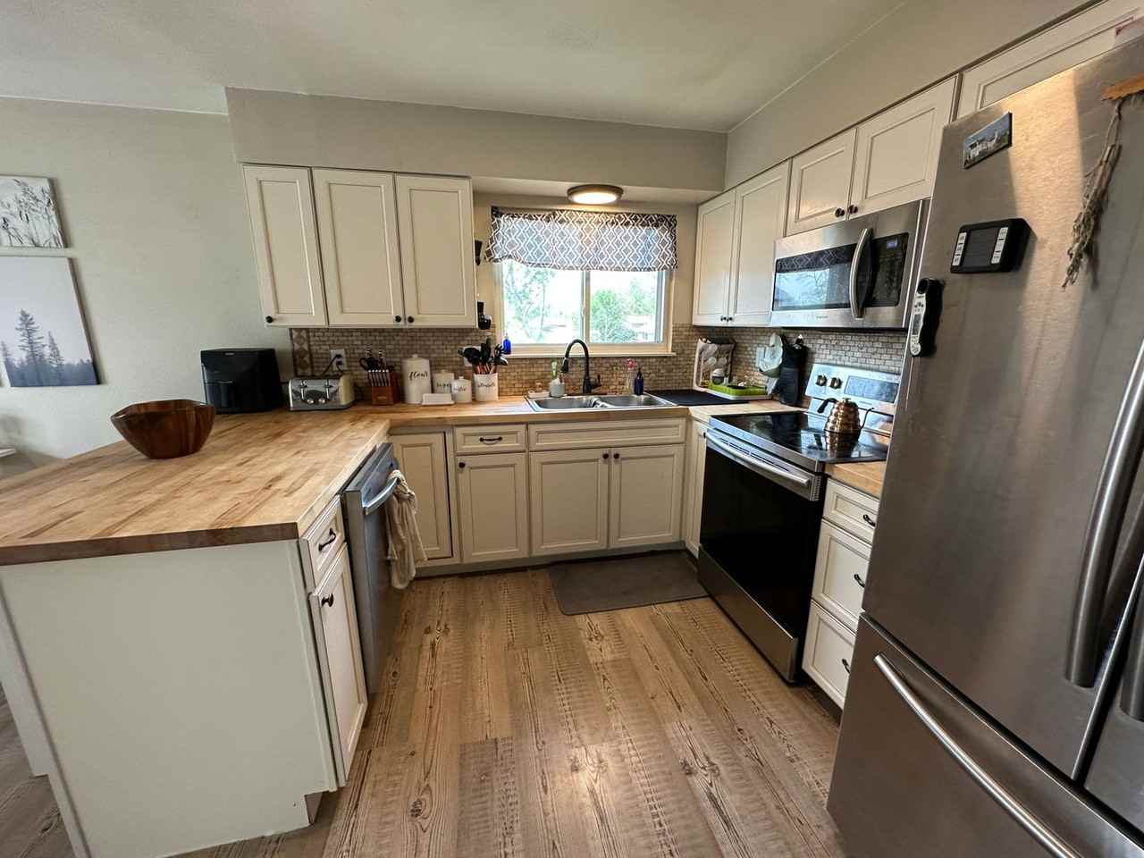 2442 Payne Cir W - Photo 6 of 33