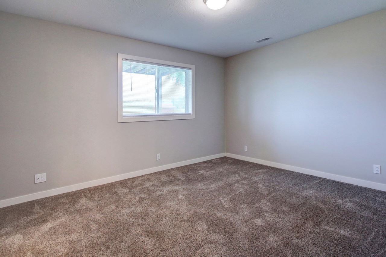 298 Northwest Xing - Photo 4 of 21