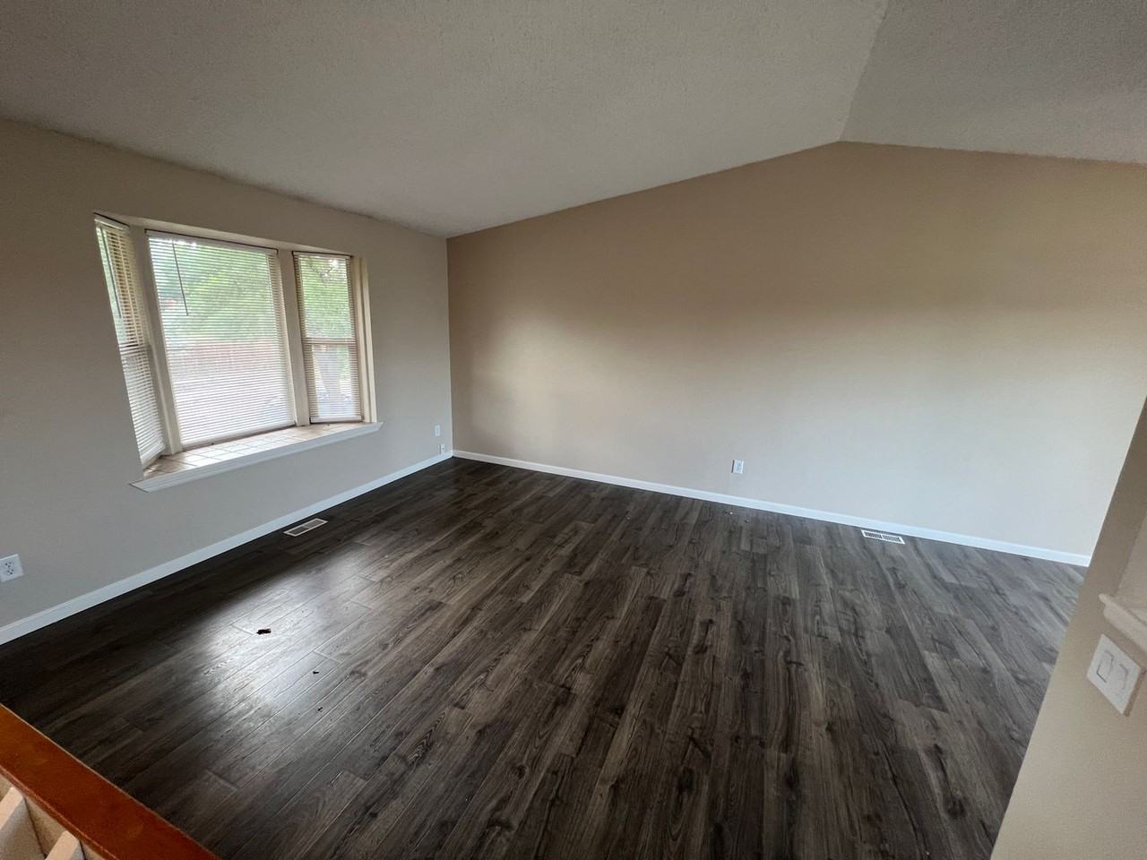 3835 Glenhurst St - Photo 4 of 14