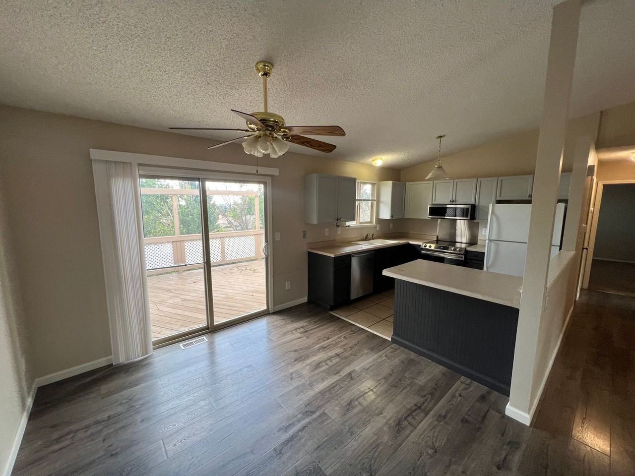 3835 Glenhurst St - Photo 5 of 14