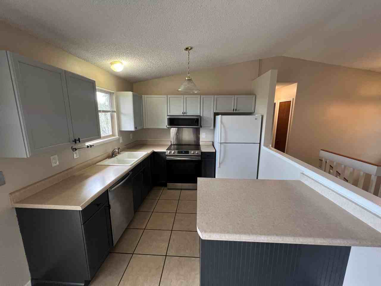 3835 Glenhurst St - Photo 6 of 14
