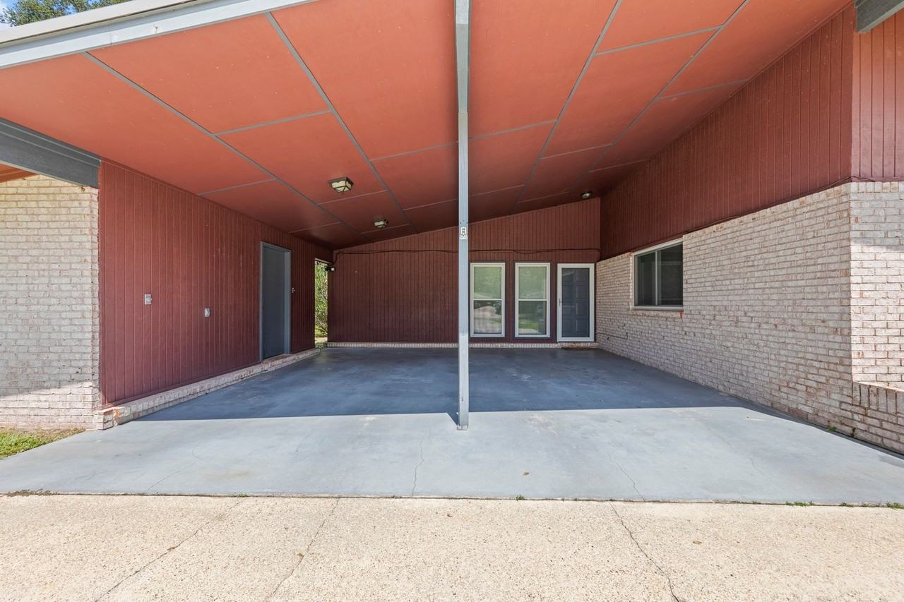 111 Mcewen Dr - Photo 3 of 47