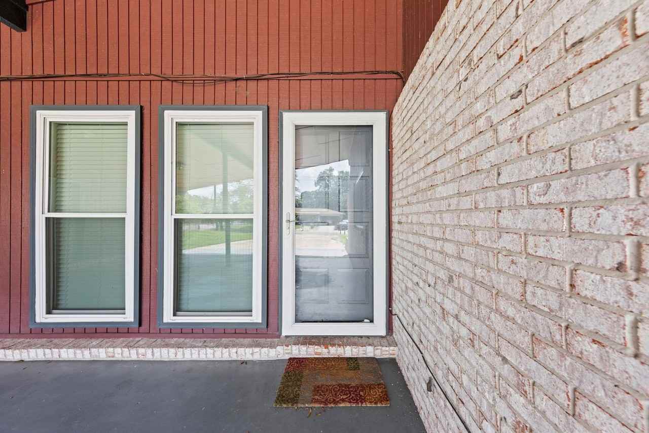 111 Mcewen Dr - Photo 4 of 47