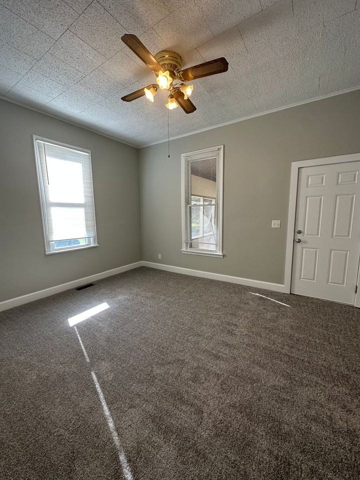 813 S 23rd St - Photo 3 of 15