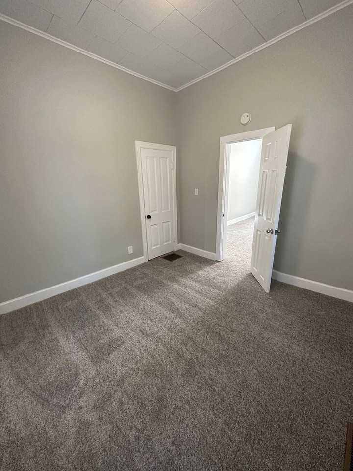 813 S 23rd St - Photo 4 of 15