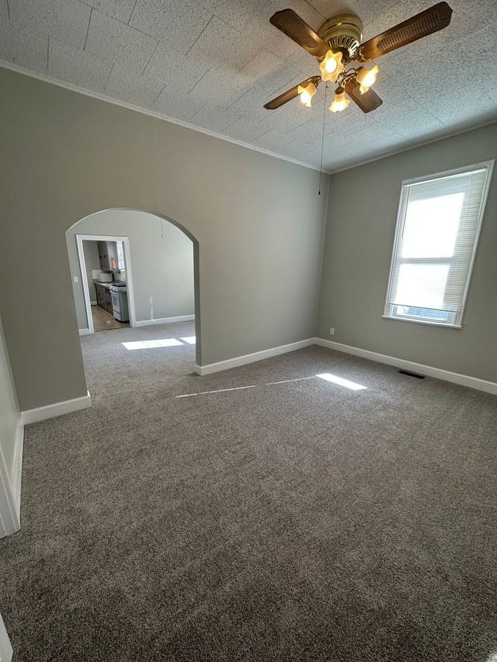 813 S 23rd St - Photo 5 of 15