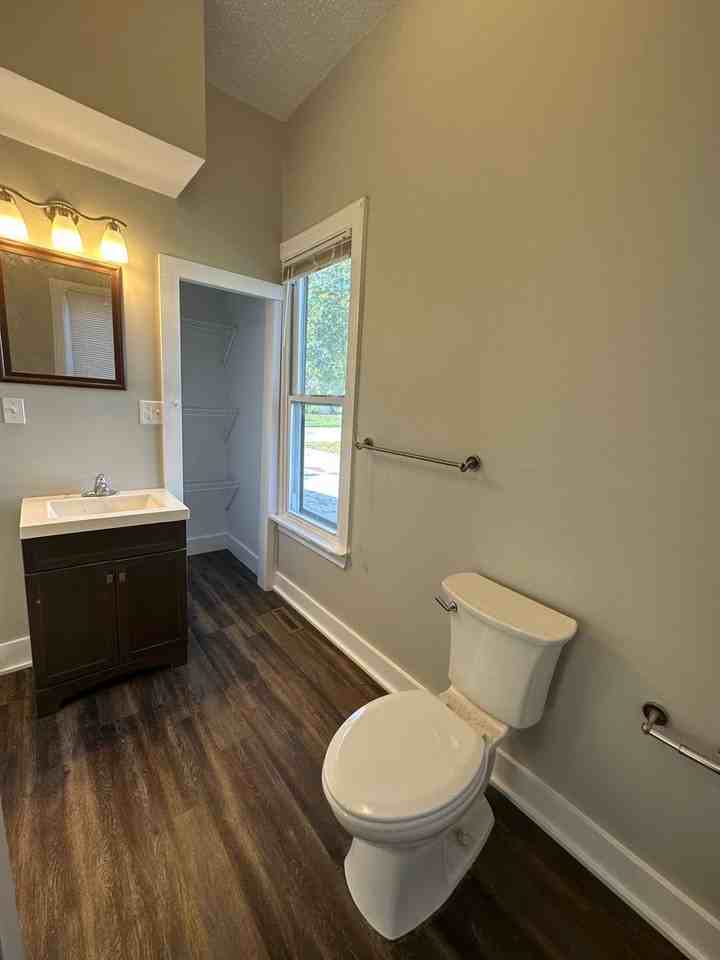 813 S 23rd St - Photo 6 of 15