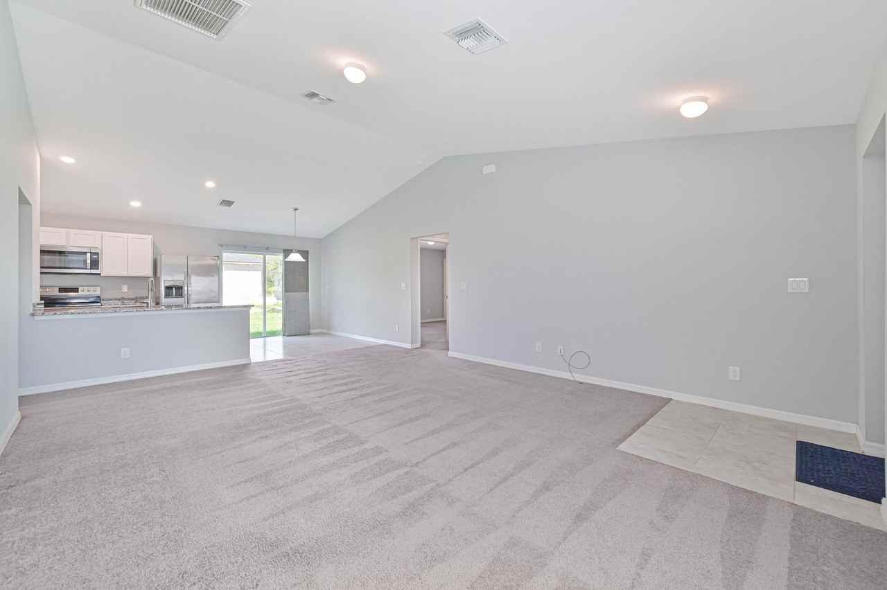 3310 Ne 8th Pl - Photo 6 of 20