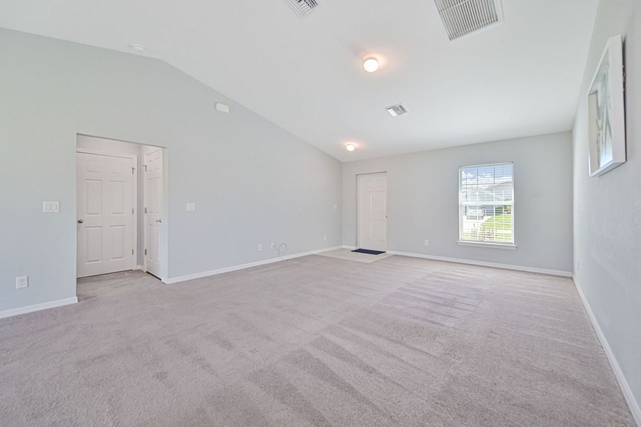 3310 Ne 8th Pl - Photo 7 of 20