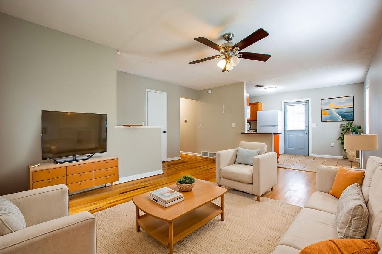 1214 Avenue O - Photo 3 of 27