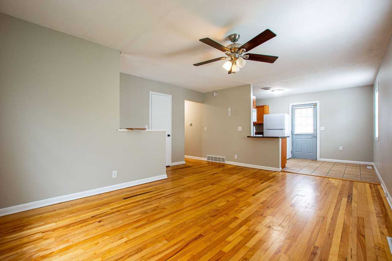 1214 Avenue O - Photo 4 of 27