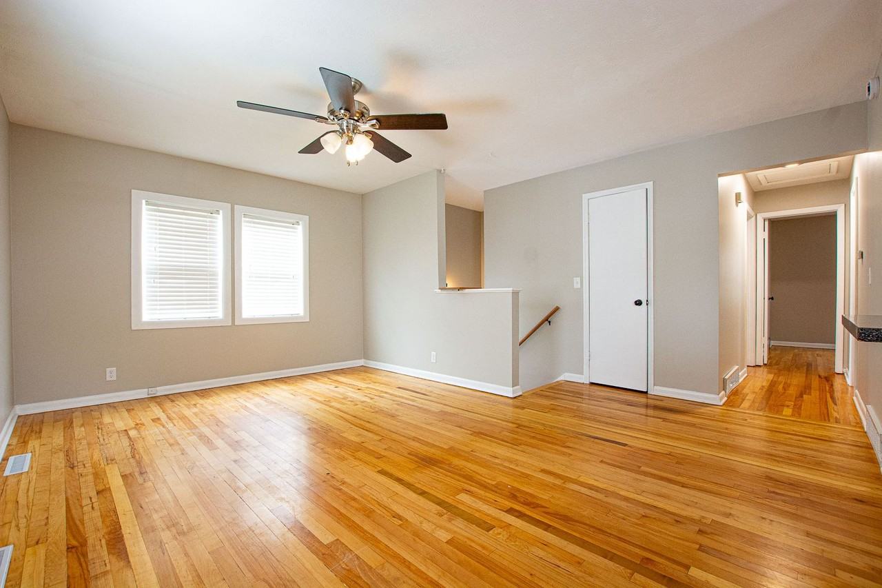1214 Avenue O - Photo 6 of 27