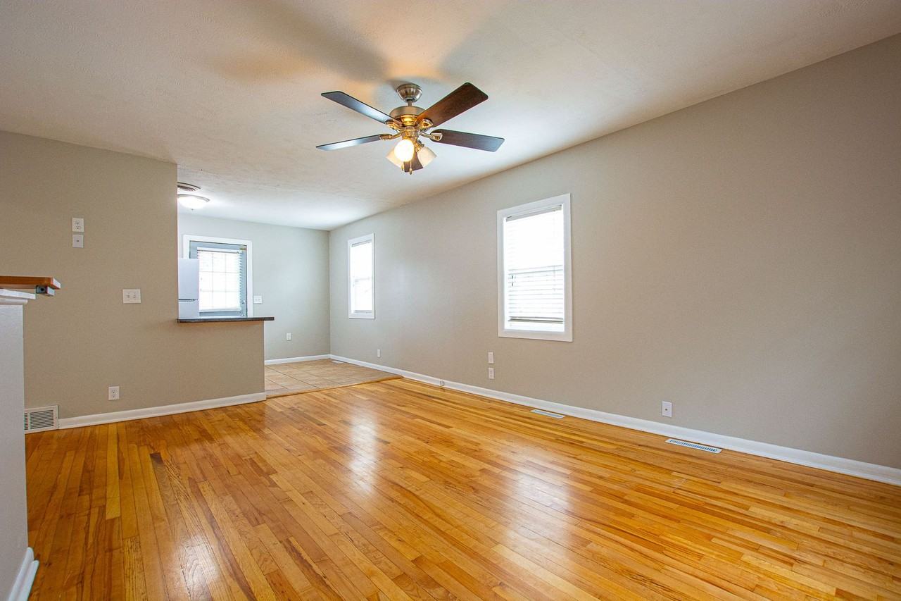 1214 Avenue O - Photo 7 of 27