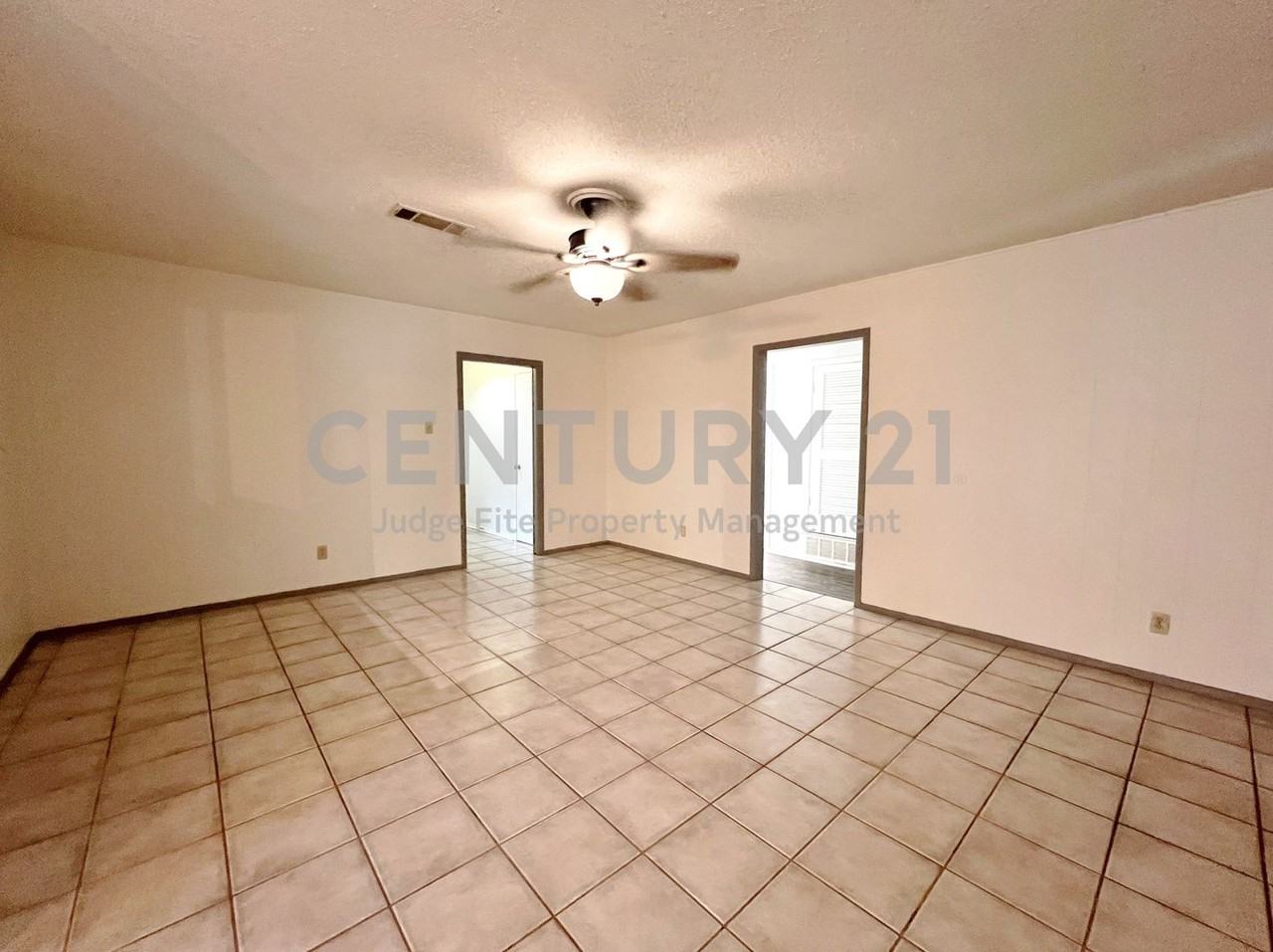 1209 Irwin Dr - Photo 3 of 13