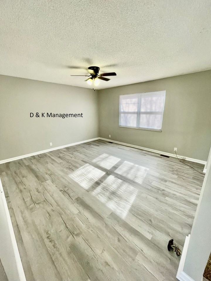 1312 Graycreek Ln - Photo 2 of 13
