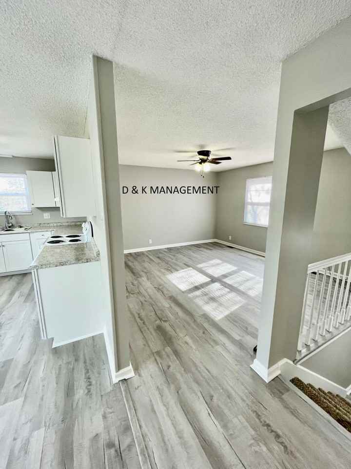 1312 Graycreek Ln - Photo 3 of 13