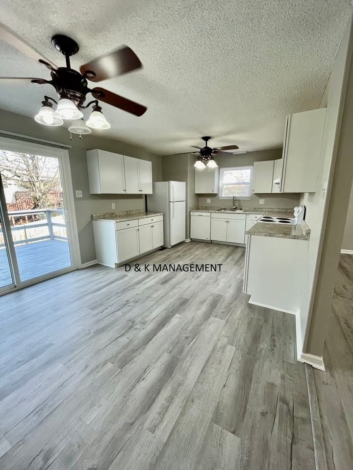 1312 Graycreek Ln - Photo 4 of 13