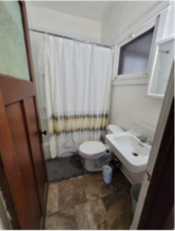 211 N Maple St - Photo 2 of 5