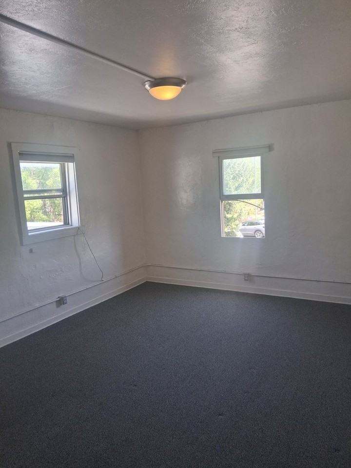 7 S Beaver St - Photo 2 of 7