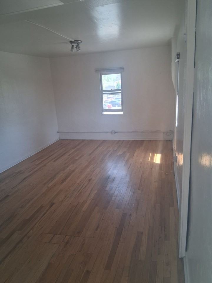 7 S Beaver St - Photo 3 of 7