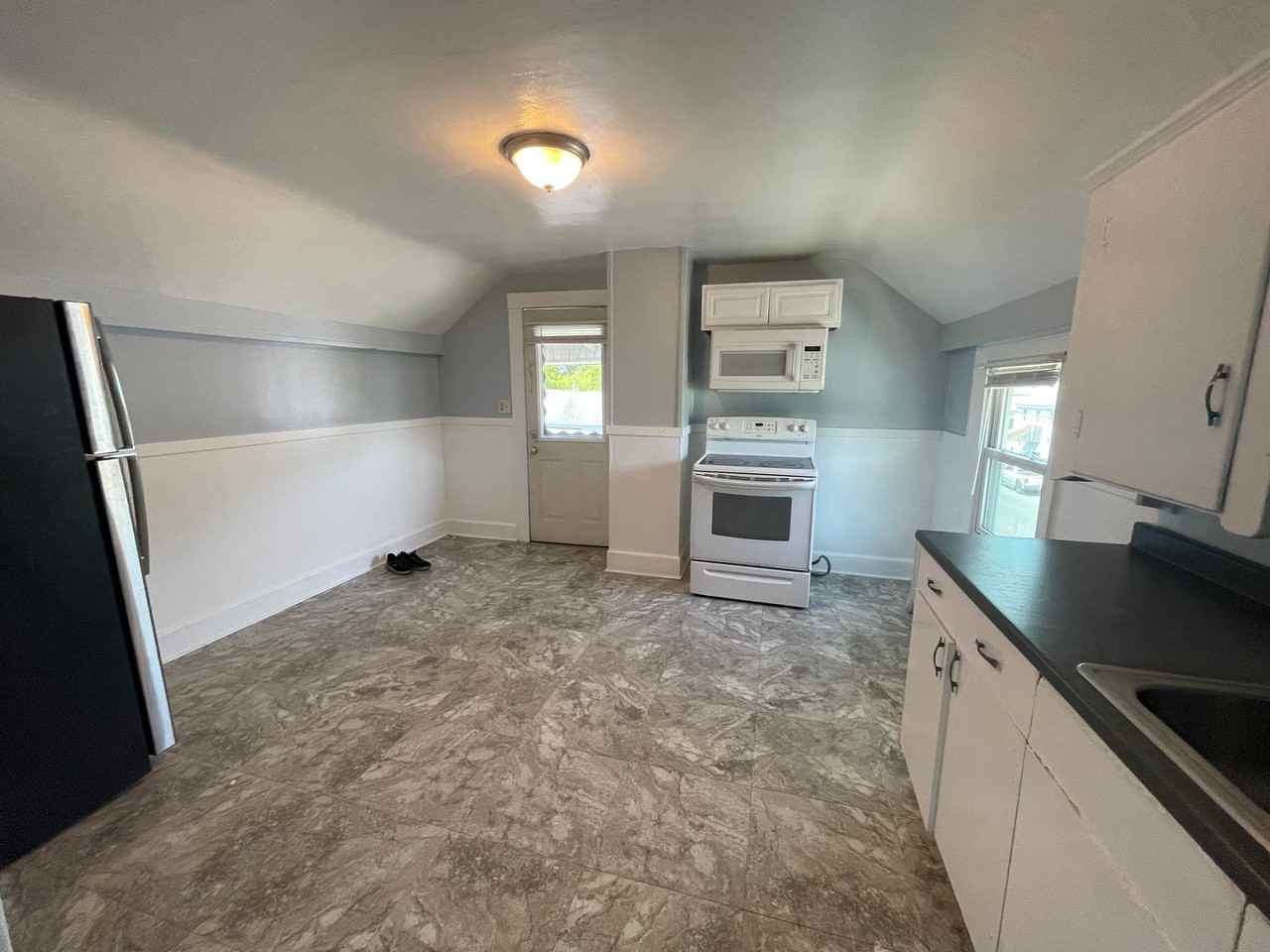 33-35 Wellington Ave 2nd Fl - Photo 3 of 11