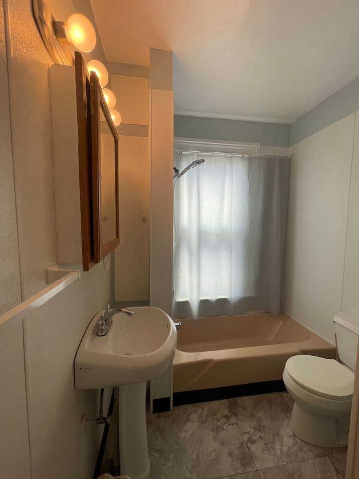 33-35 Wellington Ave 2nd Fl - Photo 7 of 11