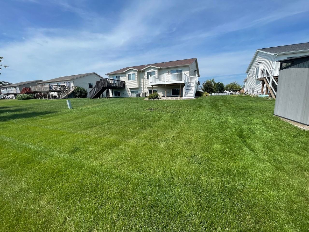 1074 Parkway Dr - Photo 3 of 13