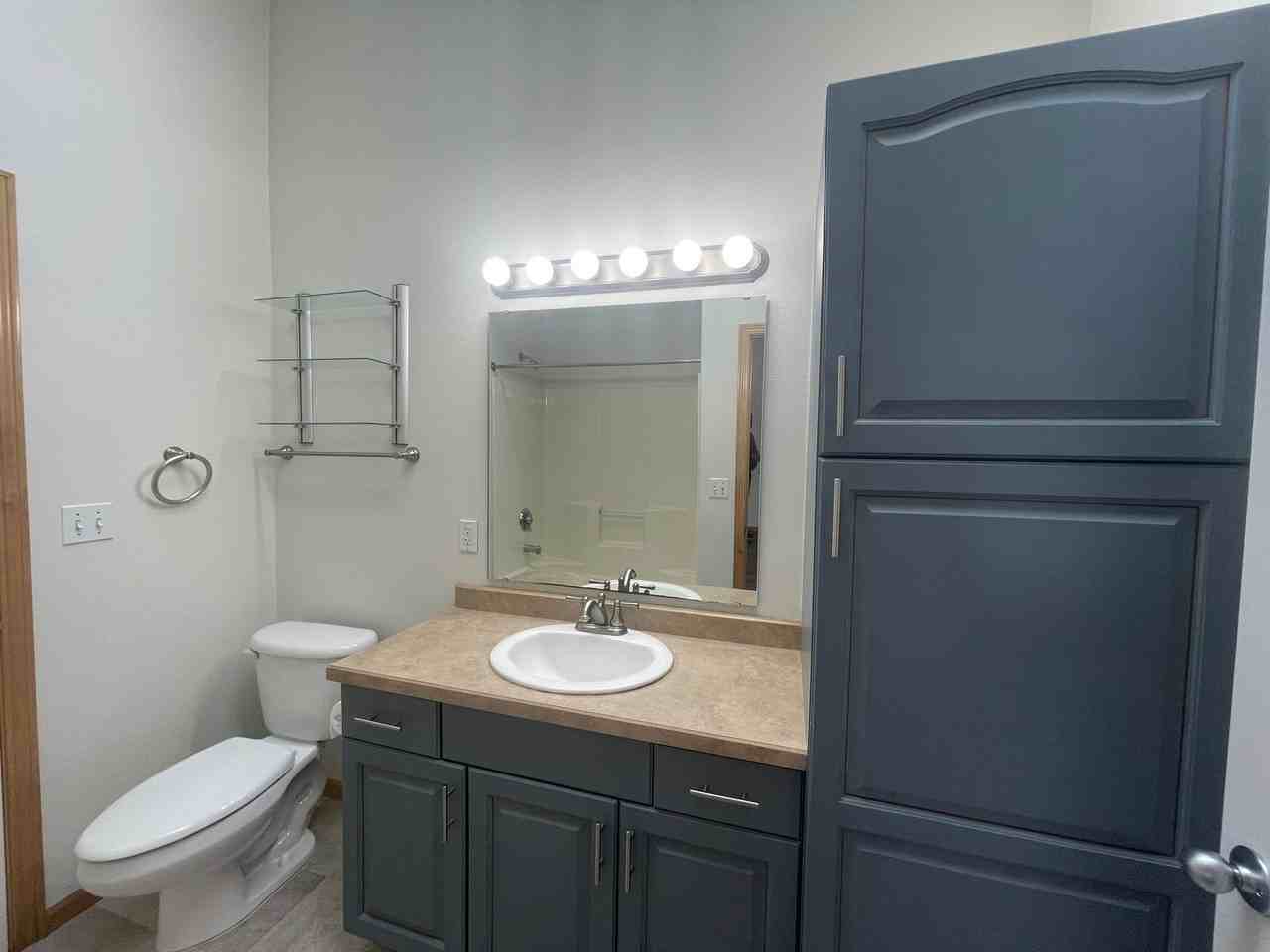 1074 Parkway Dr - Photo 7 of 13