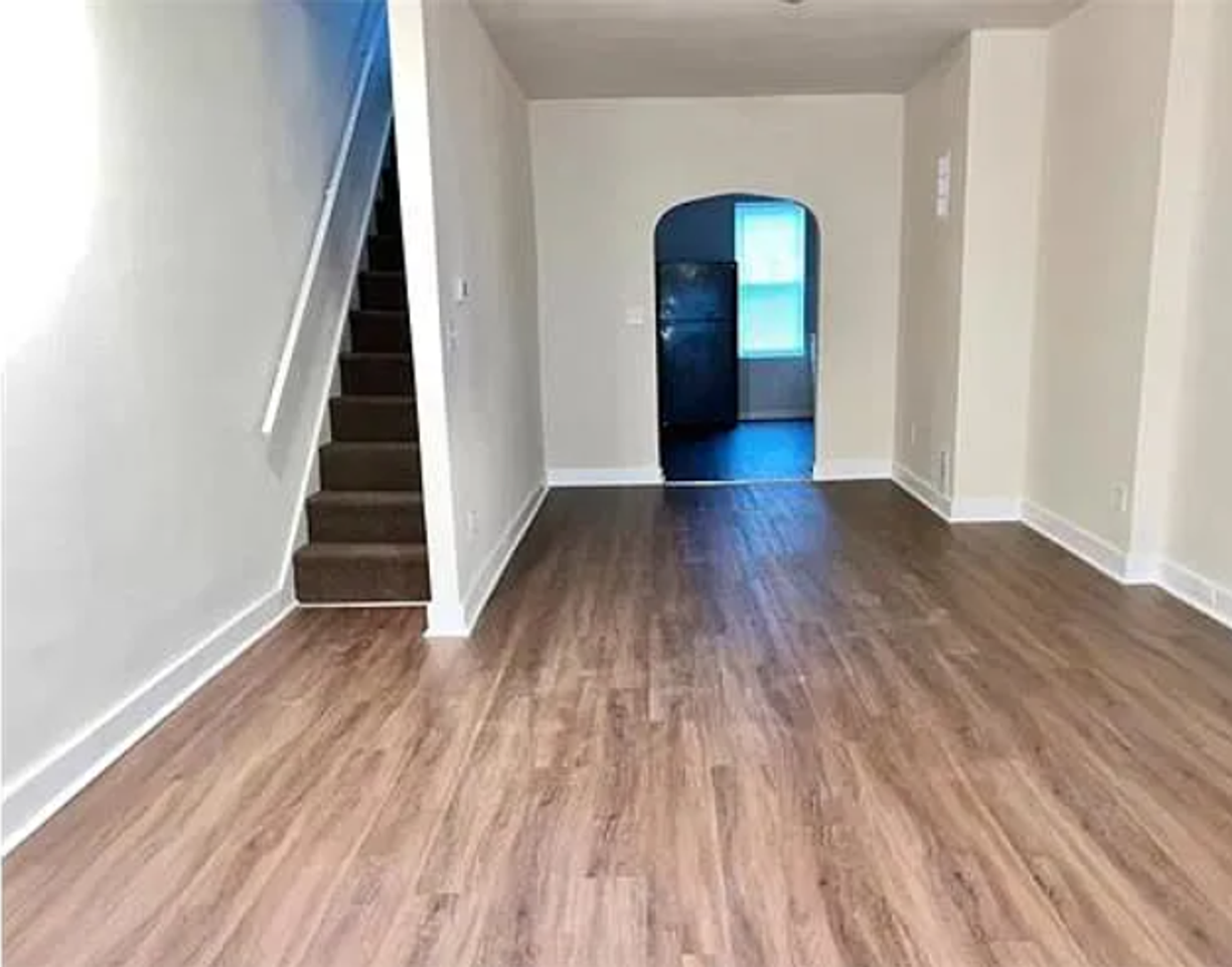 2554 W Fayette St - Photo 3 of 16
