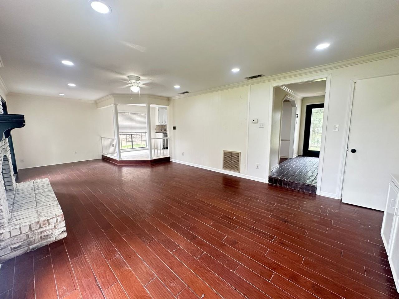 522 S Dresden Ct - Photo 5 of 23