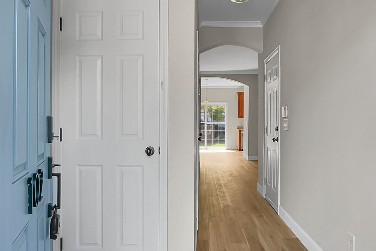 102 Lamplighter Ln - Photo 5 of 37
