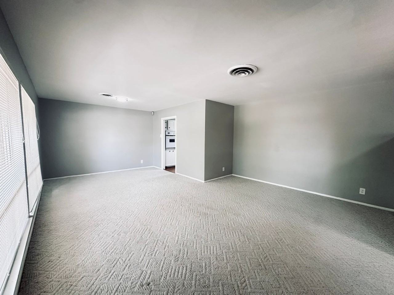 425 Zephyr Dr - Photo 3 of 31