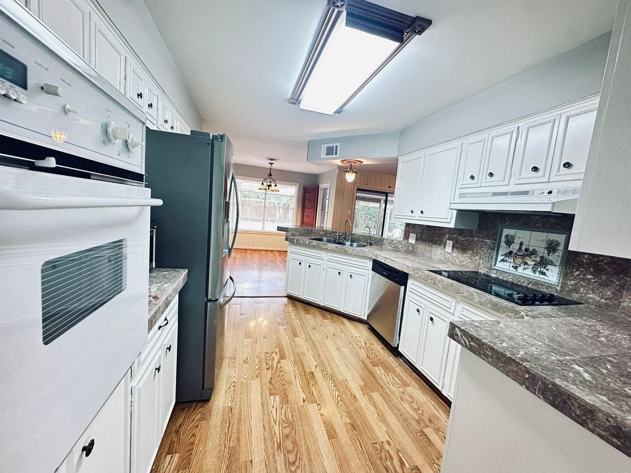 425 Zephyr Dr - Photo 6 of 31