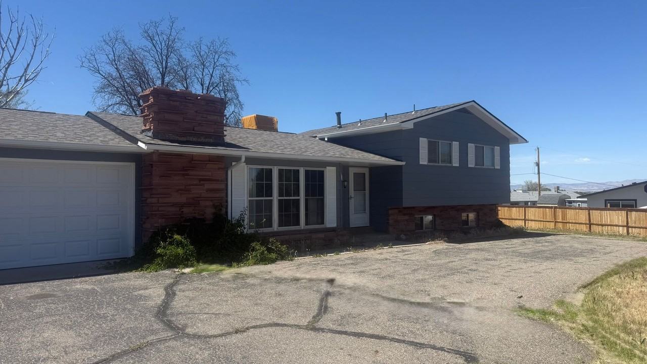 547 547 Greenwood Drive - 547 Greenwood Drive - Photo 2 of 40