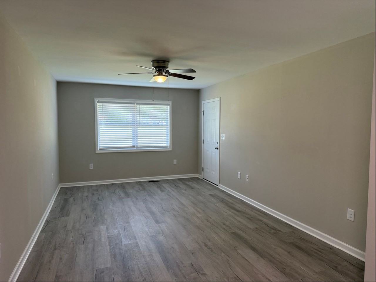 1733 River Rd - Photo 3 of 12