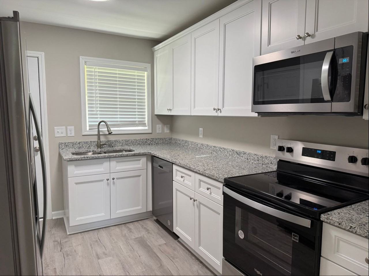 1733 River Rd - Photo 4 of 12