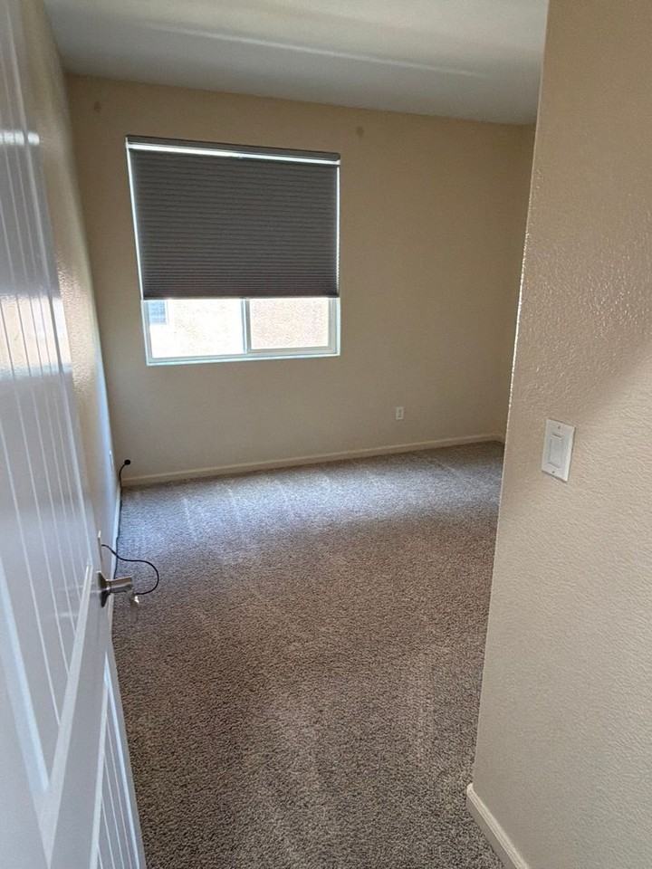4032 Vittoria Ln - Photo 6 of 22