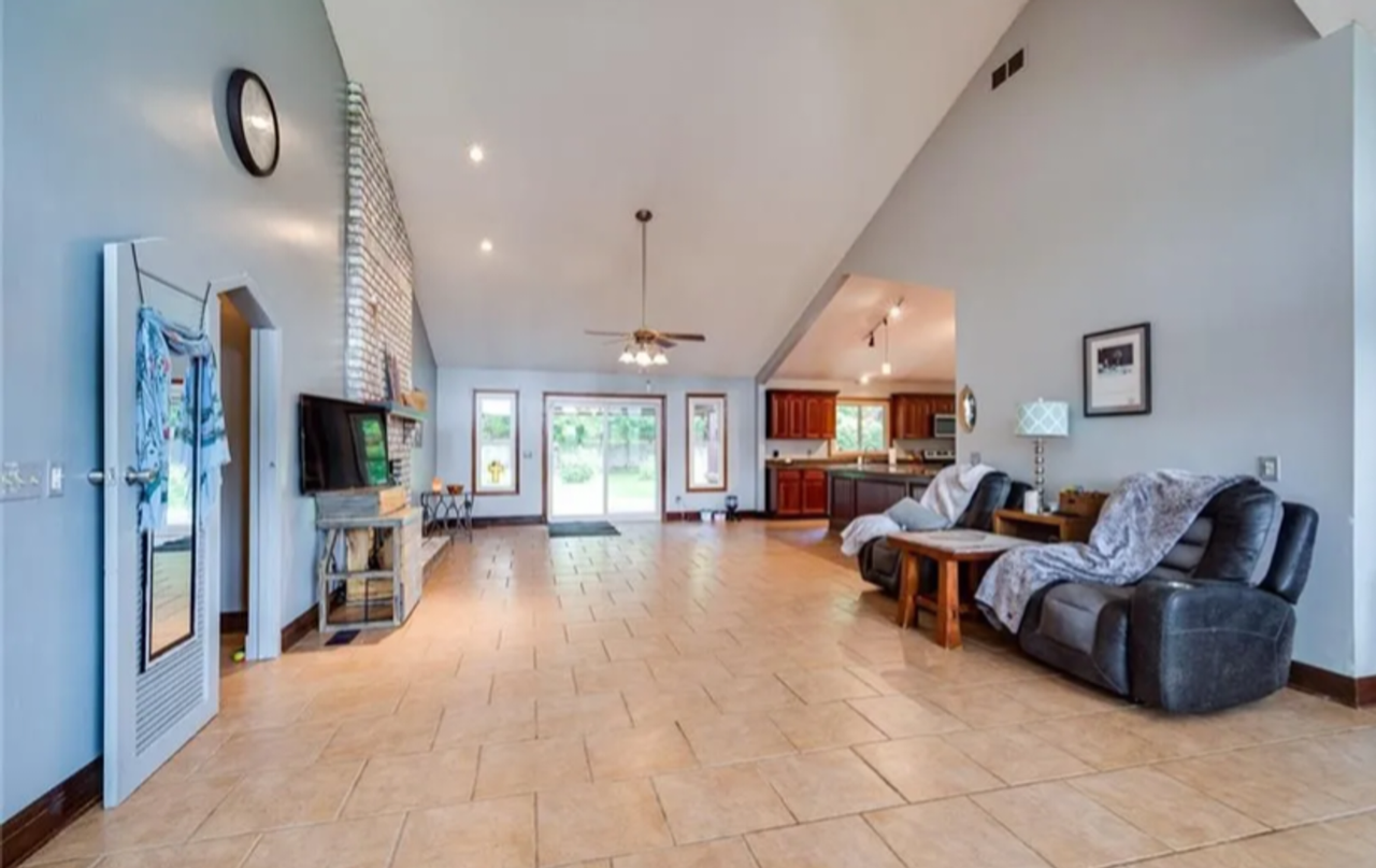8881 Evan Ct - Photo 3 of 17