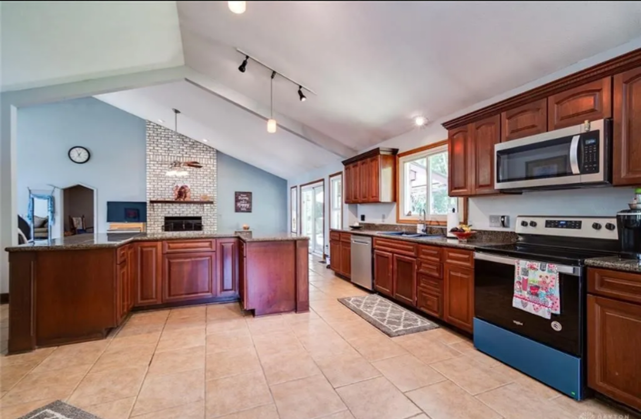8881 Evan Ct - Photo 7 of 17