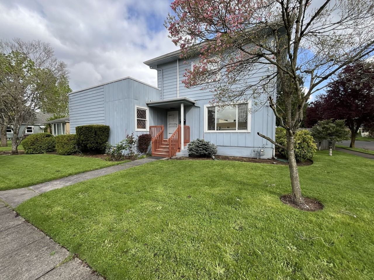 5323 Se Knight St - Photo 2 of 50