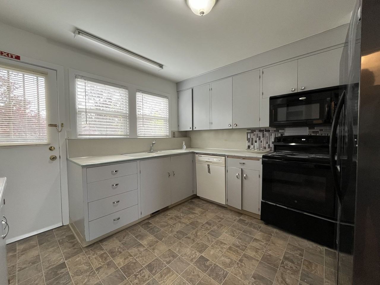 5323 Se Knight St - Photo 7 of 50