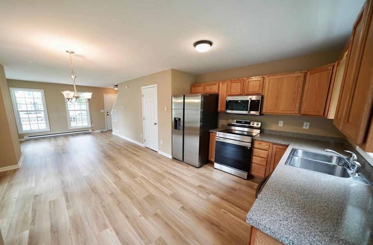 109 S Queen St - Photo 2 of 11
