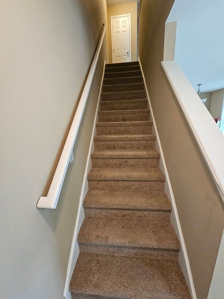 109 S Queen St - Photo 3 of 11