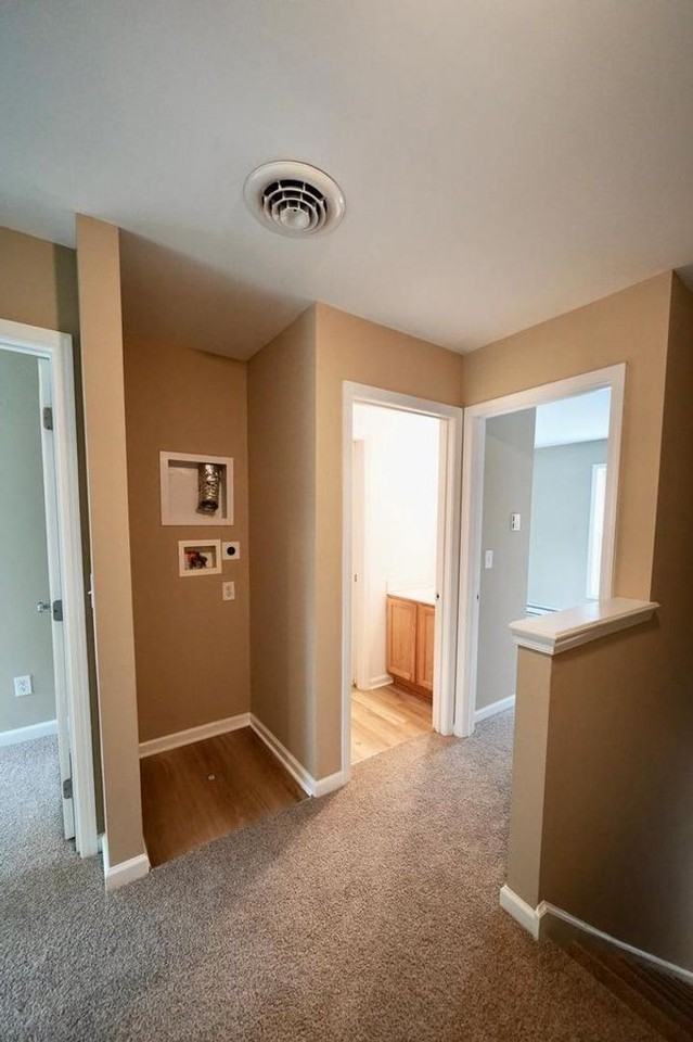 109 S Queen St - Photo 5 of 11