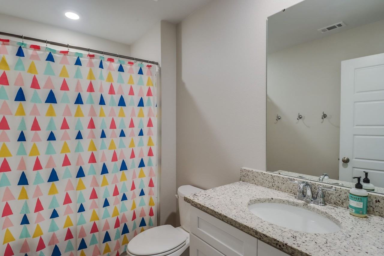 1033 Enclave Cir - Photo 4 of 27