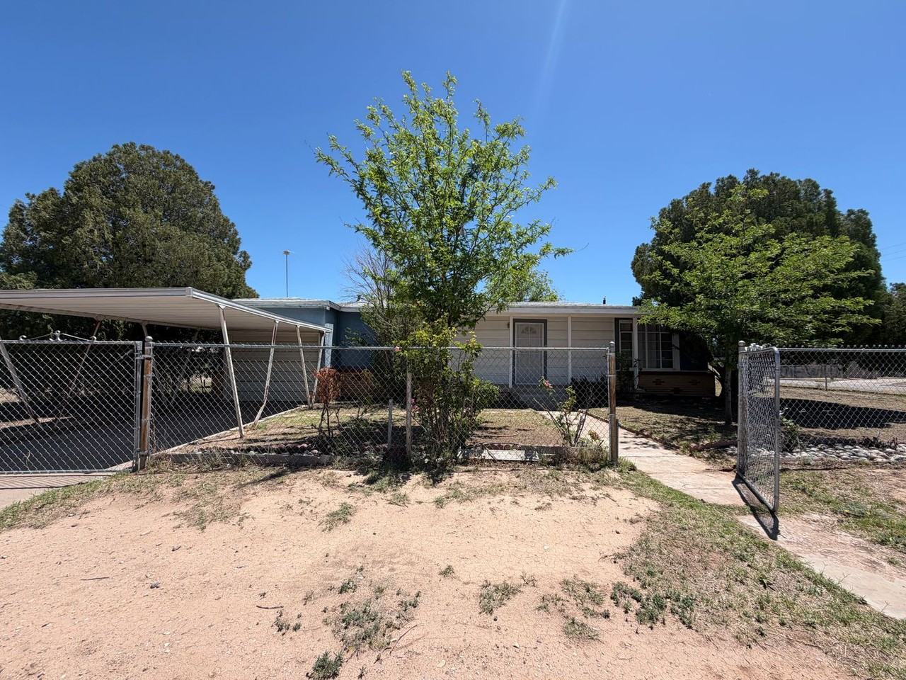 301 E Wildy St - Photo 2 of 17