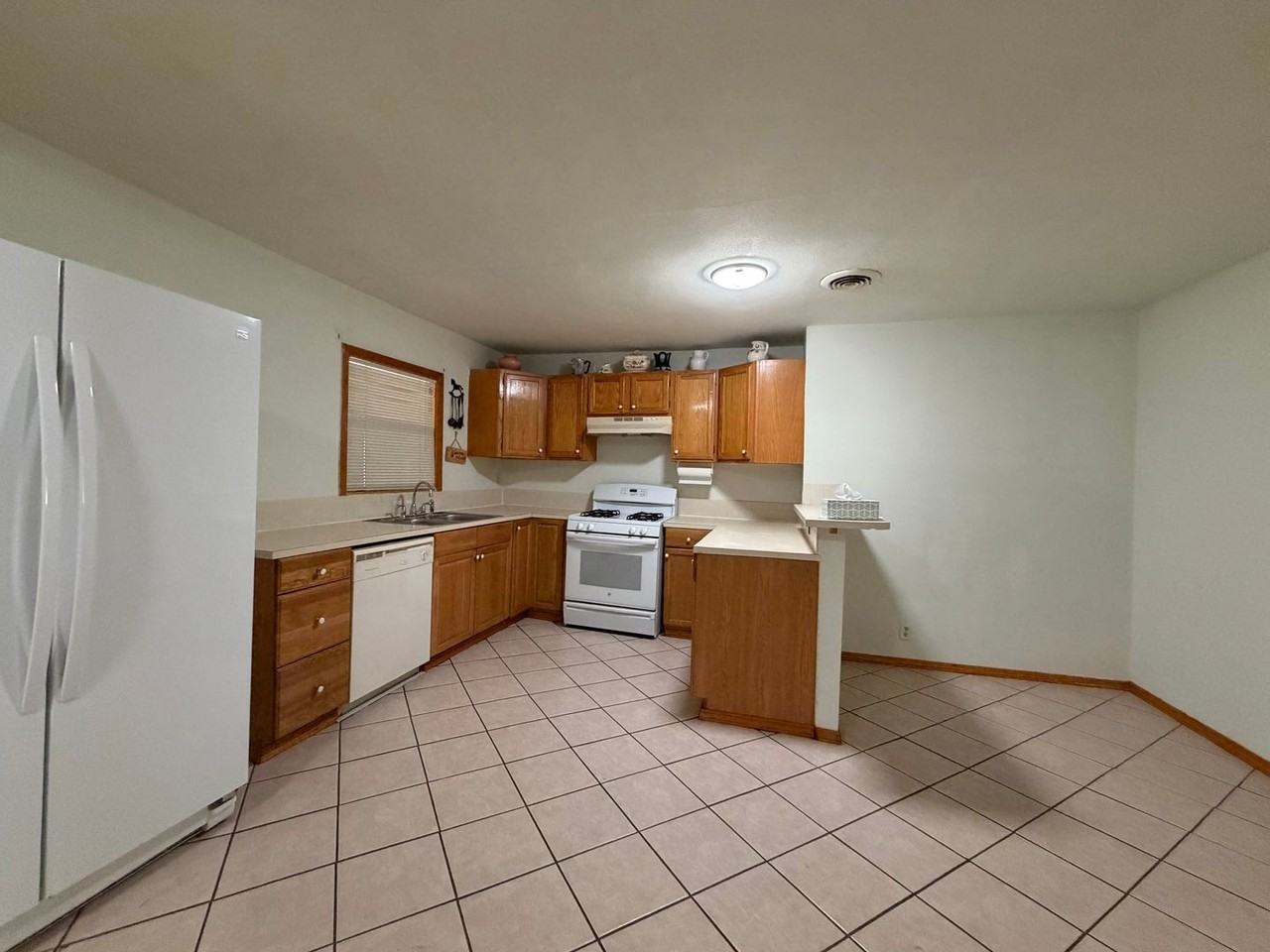 301 E Wildy St - Photo 4 of 17
