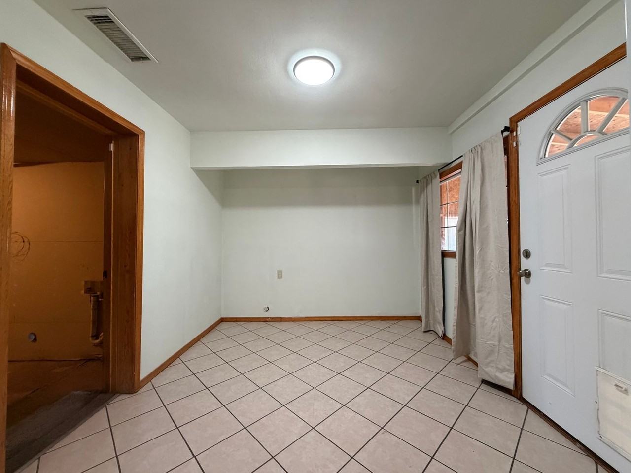 301 E Wildy St - Photo 5 of 17