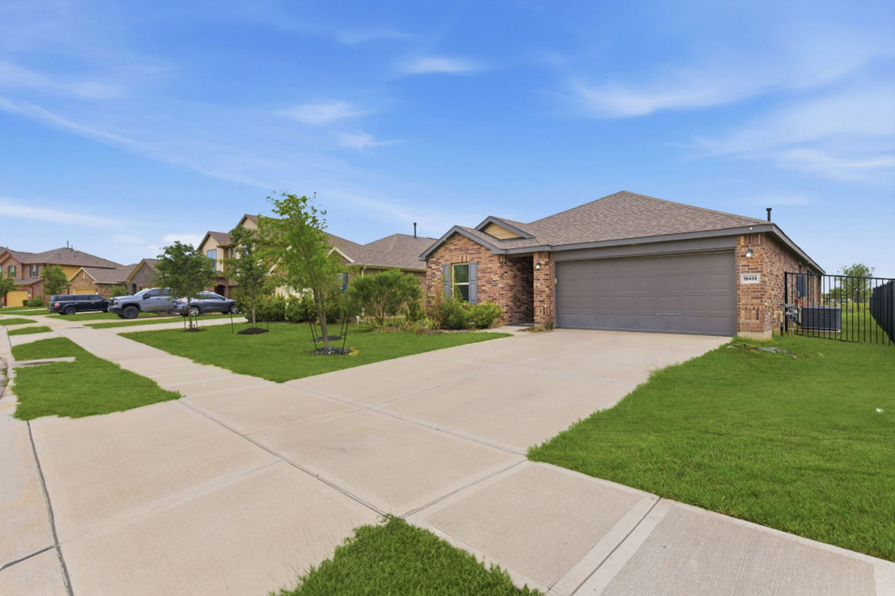 10433 Russell Pines Dr - Photo 2 of 25