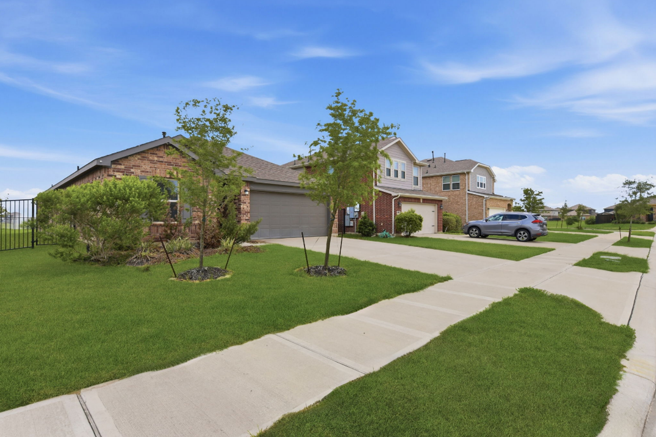 10433 Russell Pines Dr - Photo 3 of 25
